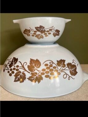 Pyrex Delphite Cinderella Nesting Bowls 444 & 441 Golden Grapes Vintage